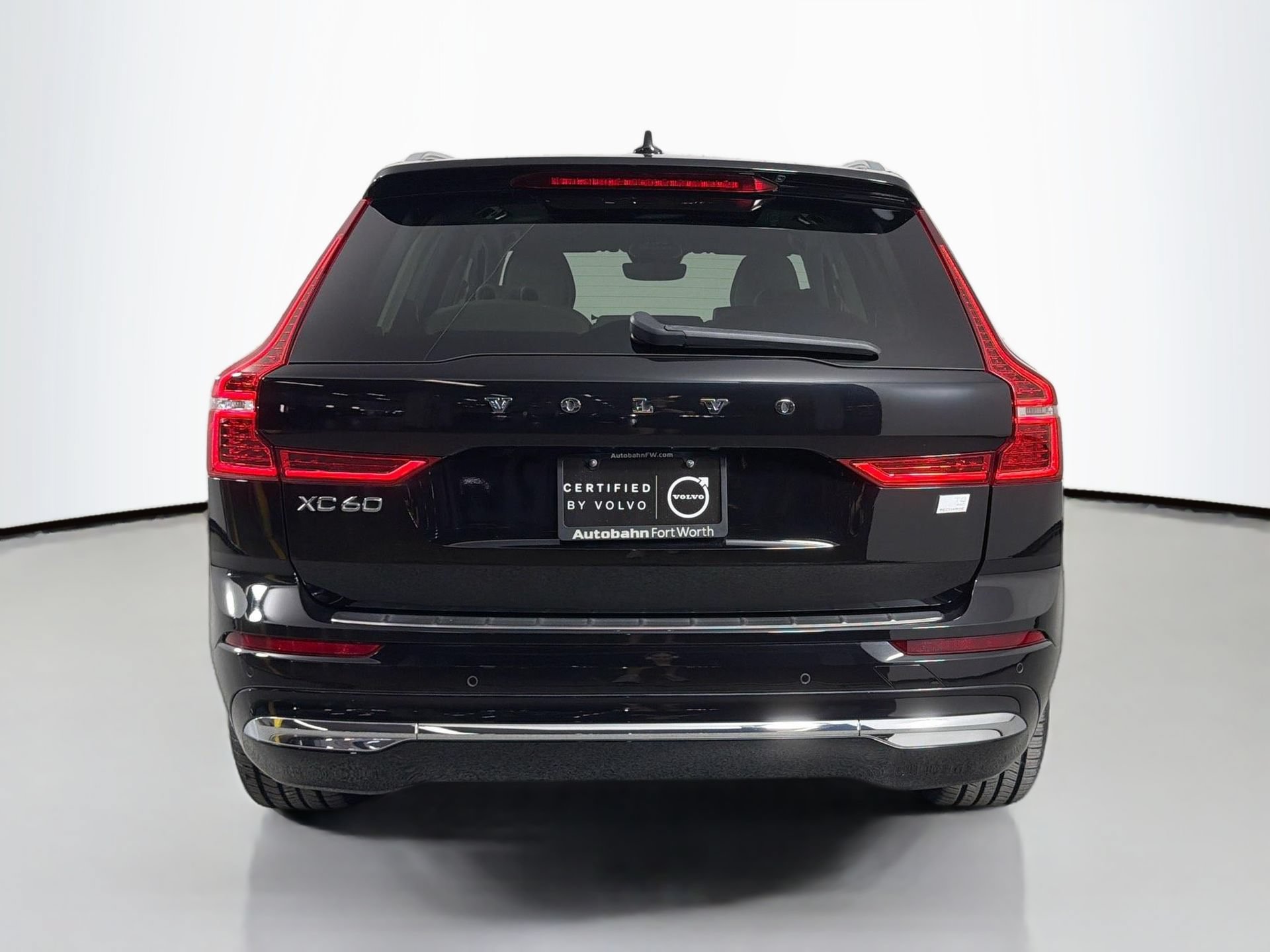 Certified 2023 Volvo XC60 T8 Plus w/ Protection Package Premier AWD/4WD image 7