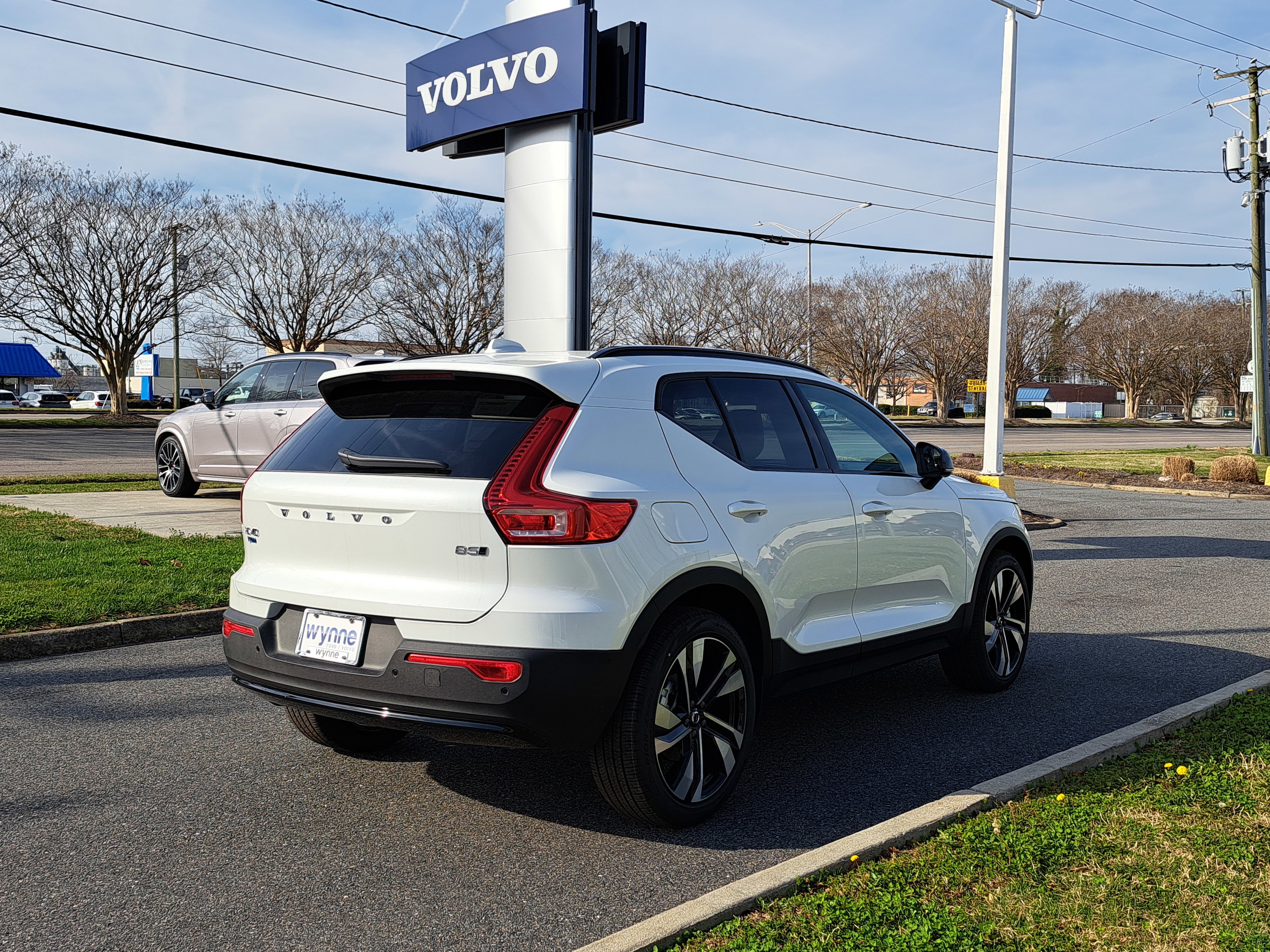 New 2026 Volvo XC40 B5 Ultra w/ Climate Package image 3