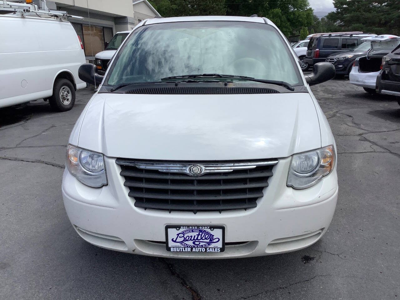 Used 2006 Chrysler Town & Country LX w/ Popular Equipment Group II FWD image 4