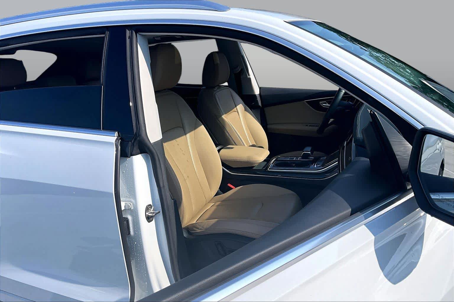Used 2019 Audi Q8 Prestige w/ Towing Package AWD/4WD image 9