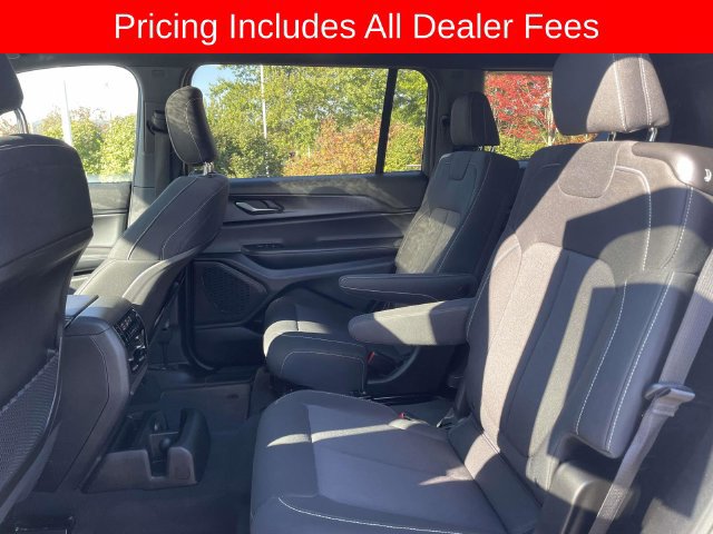 Used 2025 Jeep Grand Cherokee L Laredo AWD/4WD image 17