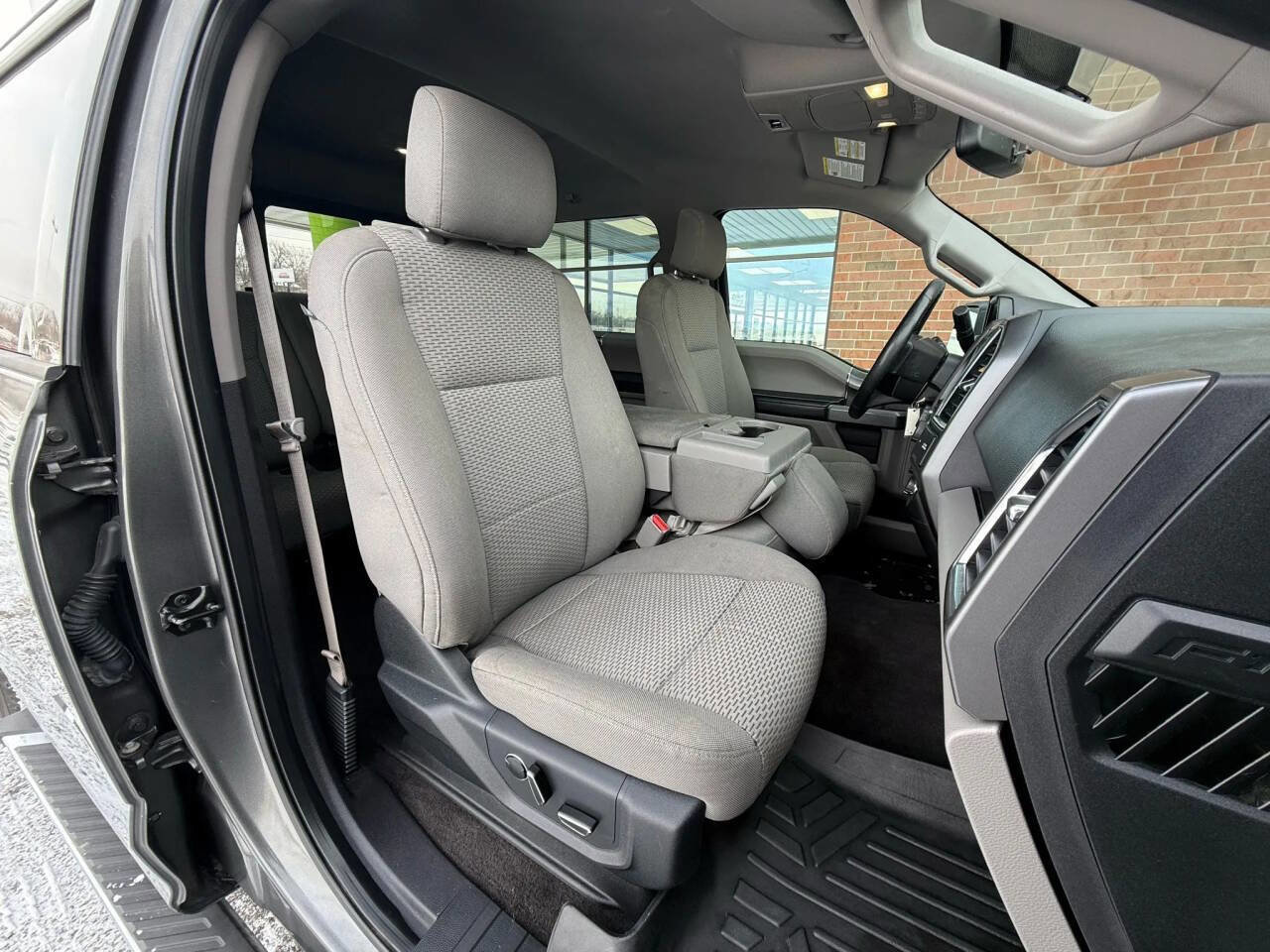 Used 2016 Ford F150 XLT w/ Equipment Group 302A Luxury AWD/4WD image 11
