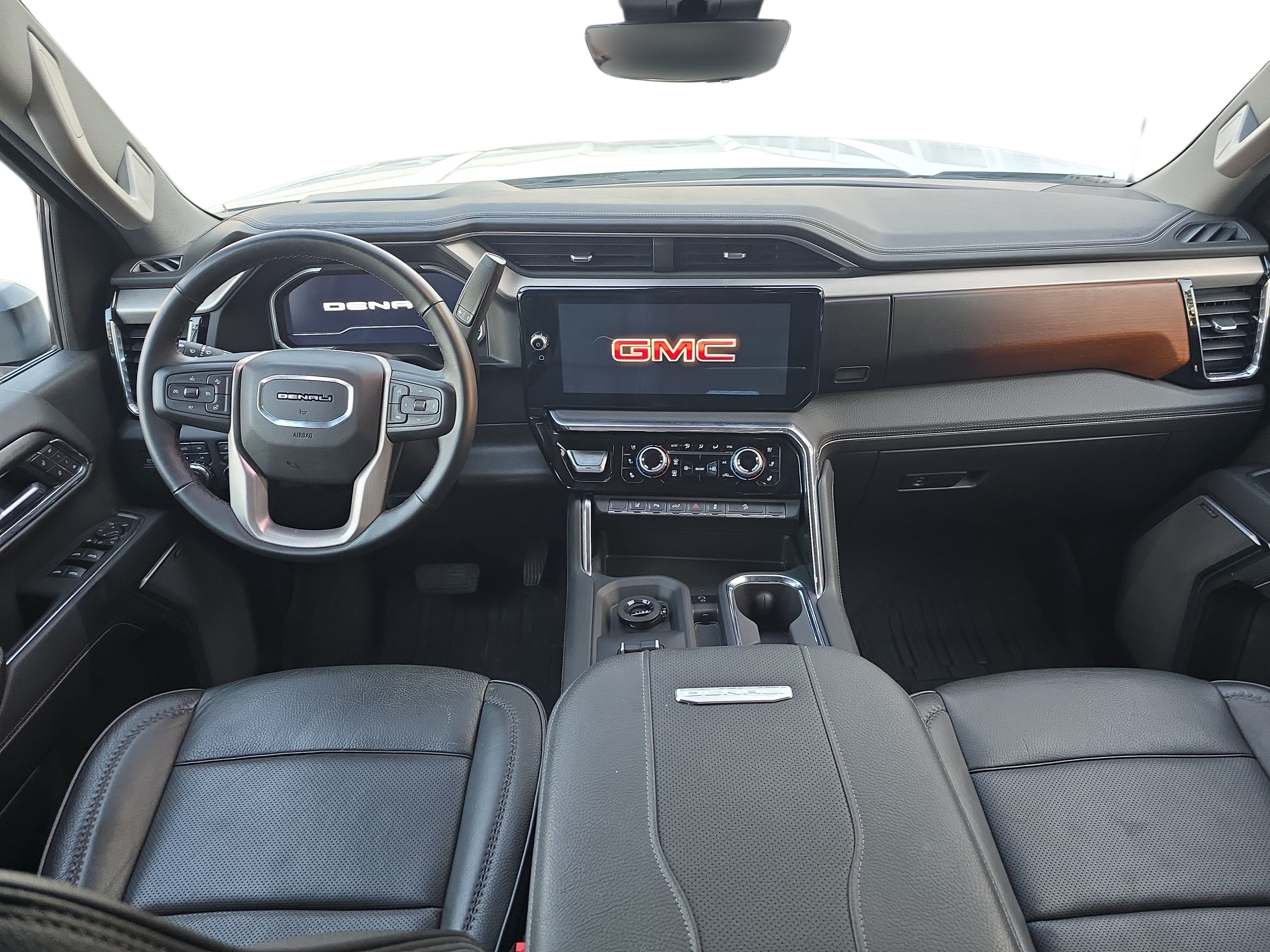 Used 2024 GMC Sierra 2500 Denali w/ Denali Reserve Package AWD/4WD image 9