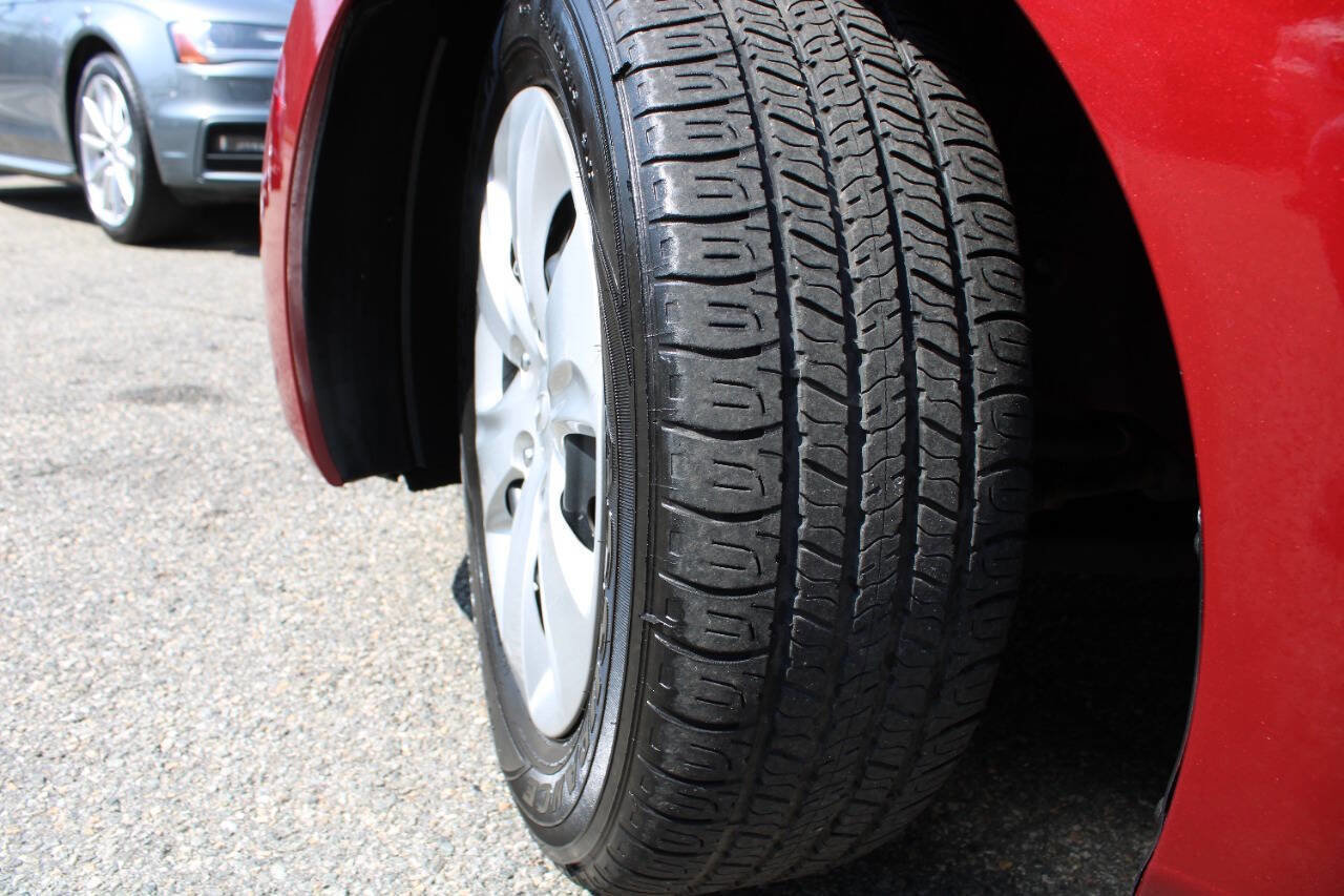 Used 2016 Hyundai Elantra SE image 17