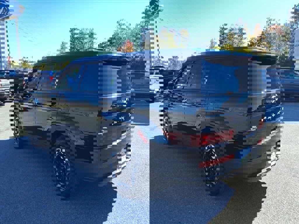 Used 2025 Hyundai Santa Fe SE image 4