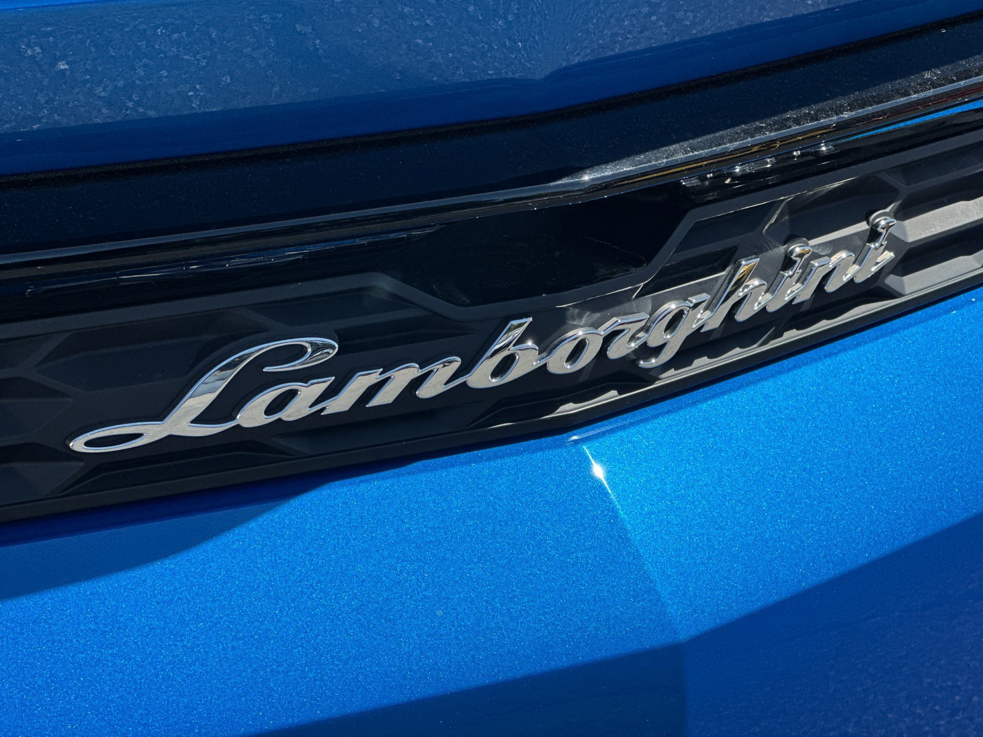 Used 2025 Lamborghini Urus SE AWD/4WD image 13