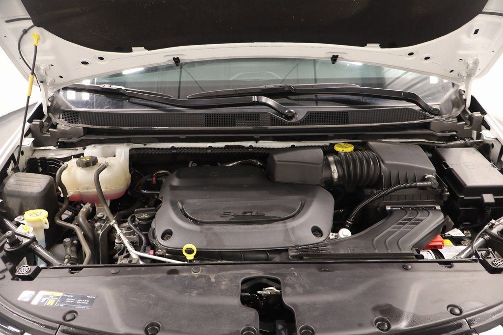 Used 2025 Chrysler Pacifica Select image 24