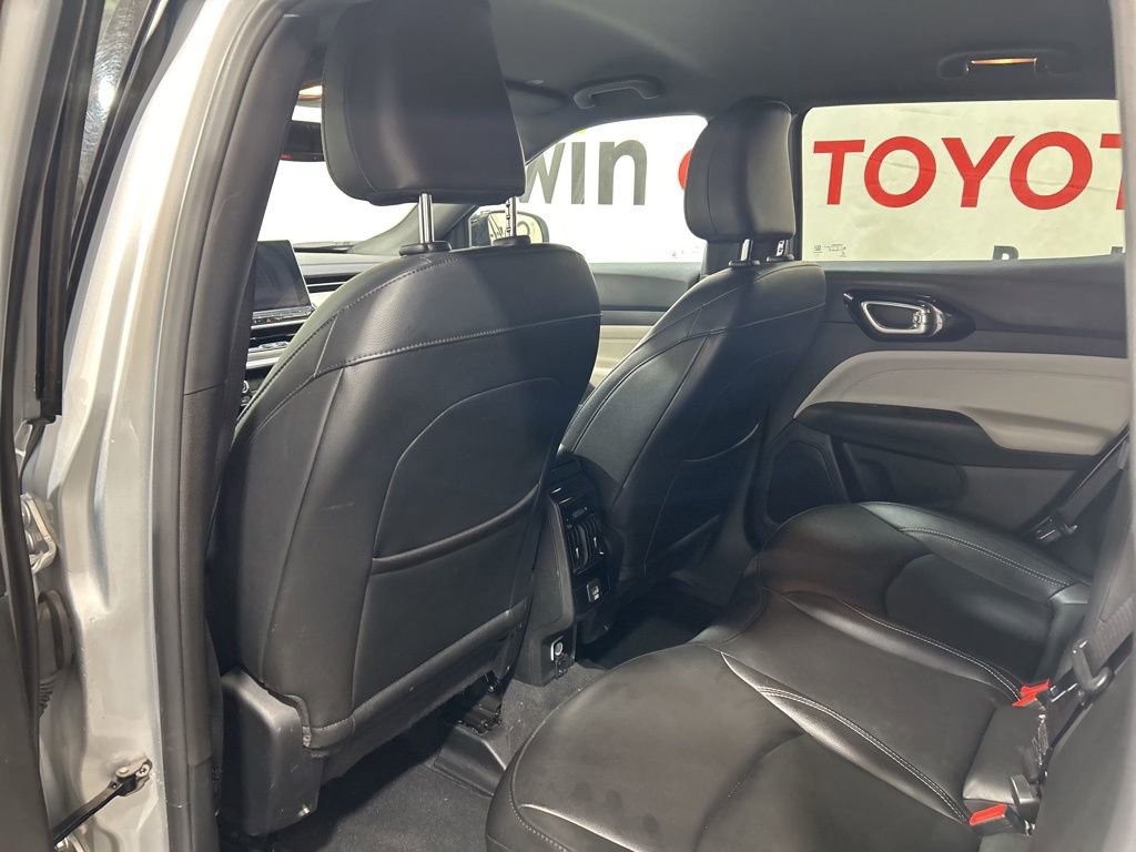 Used 2025 Jeep Compass Limited image 19