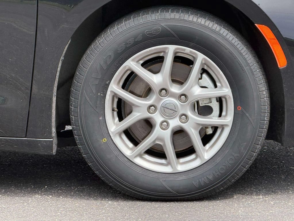 Used 2025 Chrysler Pacifica Select FWD image 9