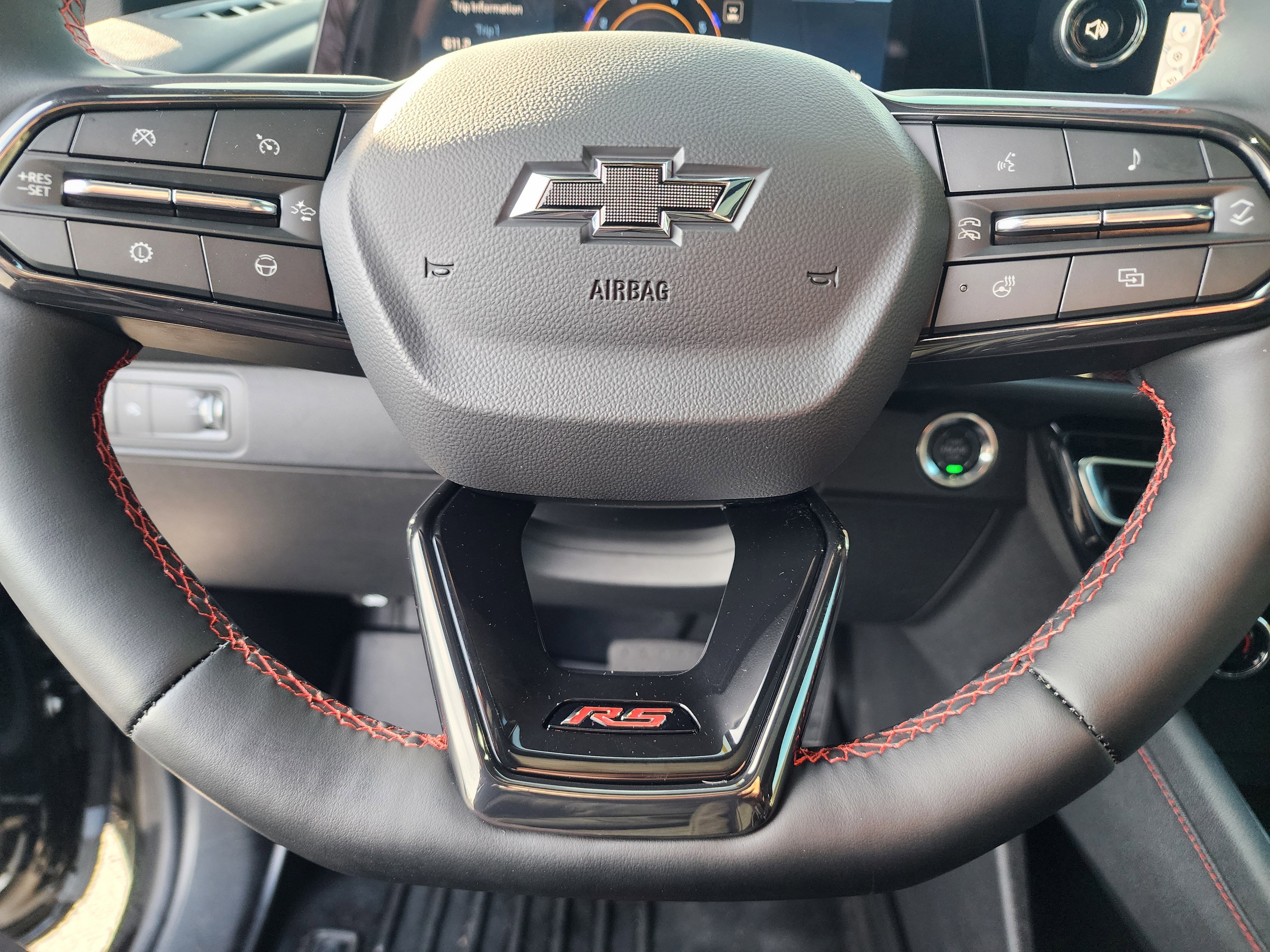 Used 2025 Chevrolet Traverse RS image 30