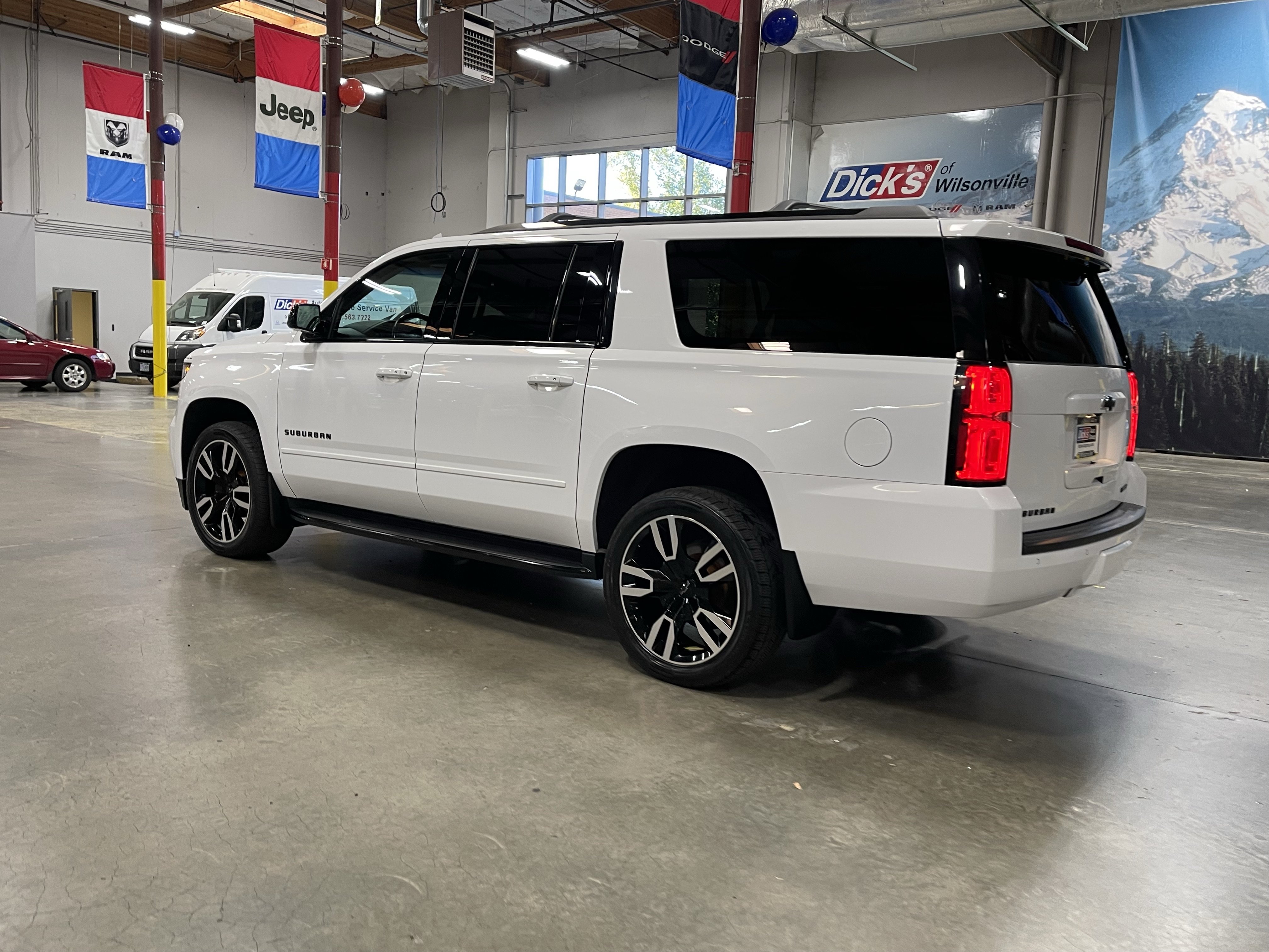 Used 2019 Chevrolet Suburban Premier AWD/4WD image 3