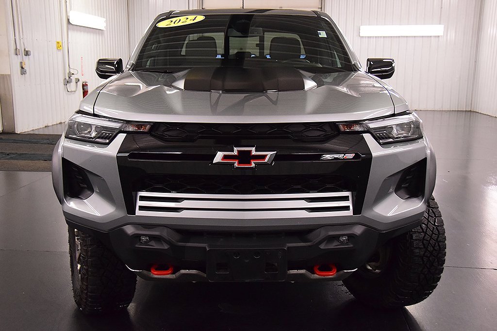 Used 2024 Chevrolet Colorado ZR2 w/ ZR2 Convenience Package III image 2