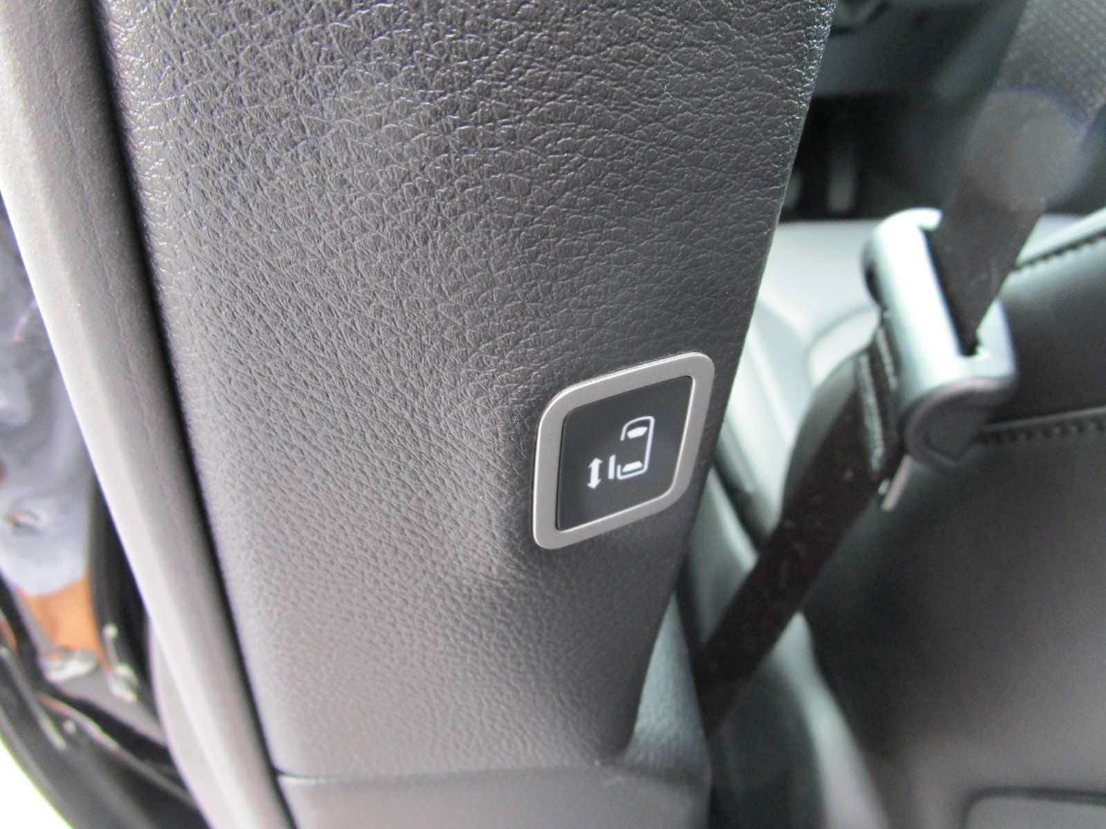 New 2026 Chrysler Pacifica Select FWD image 23