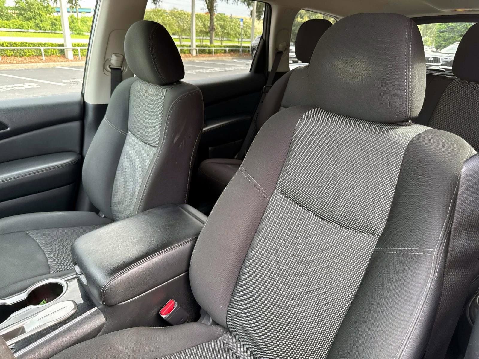 Used 2020 Nissan Pathfinder SV image 11