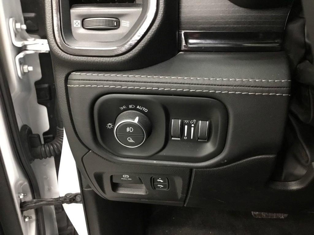 Used 2022 RAM 1500 Limited w/ Body-Colour Bumper Group image 14