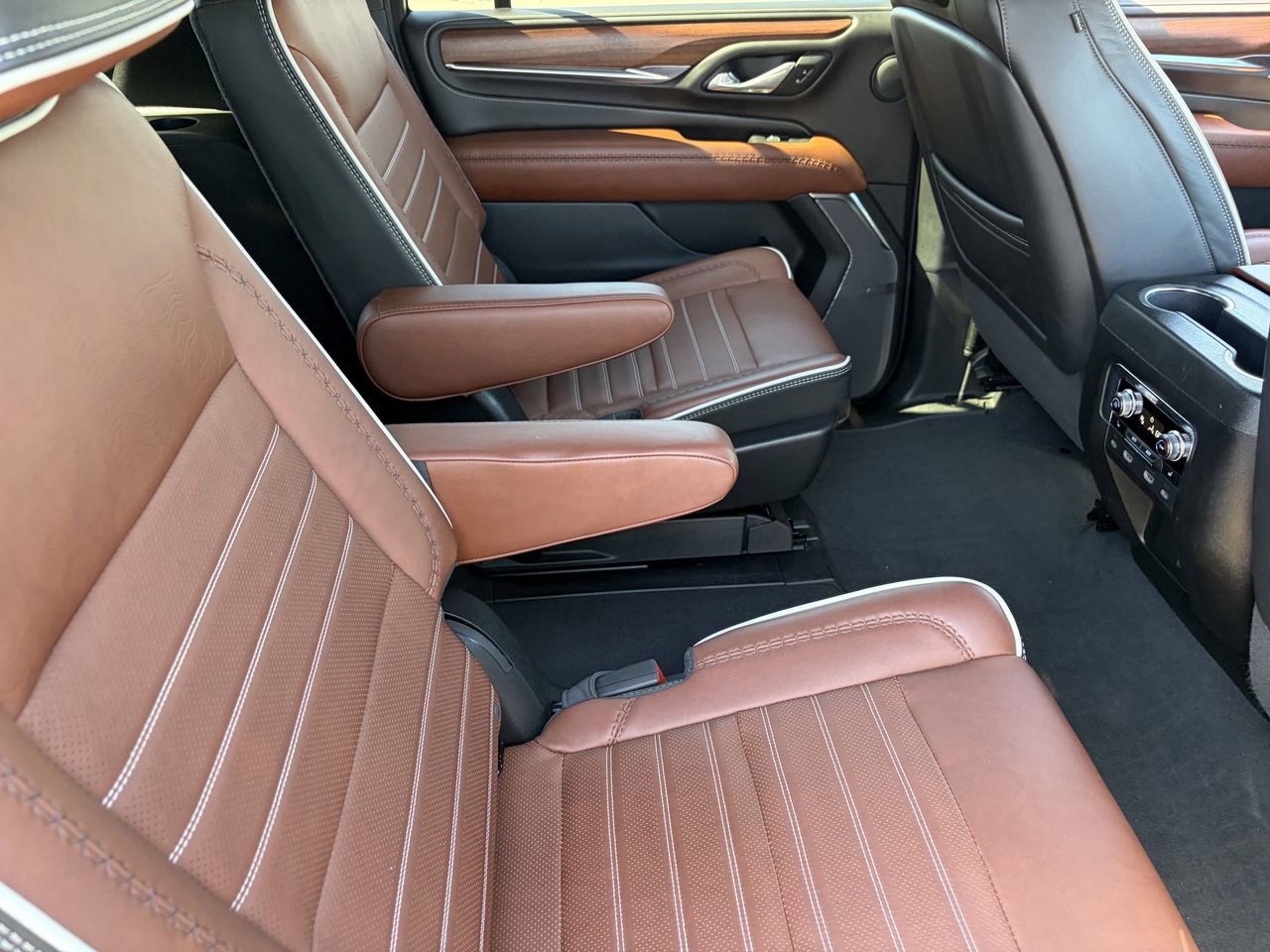 Used 2023 GMC Yukon XL Denali Ultimate w/ LPO, Floor Liner Package AWD/4WD image 13