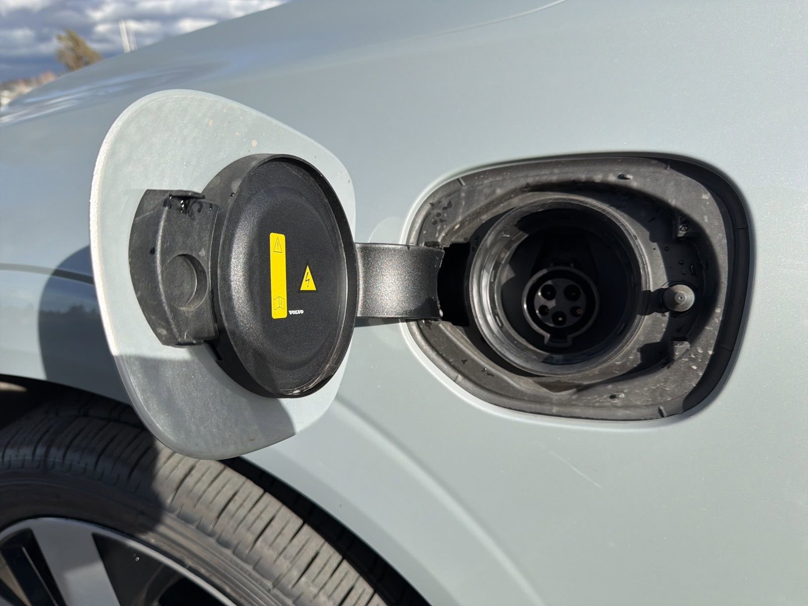 Certified 2025 Volvo XC60 T8 Plus w/ Protection Package Premier image 10