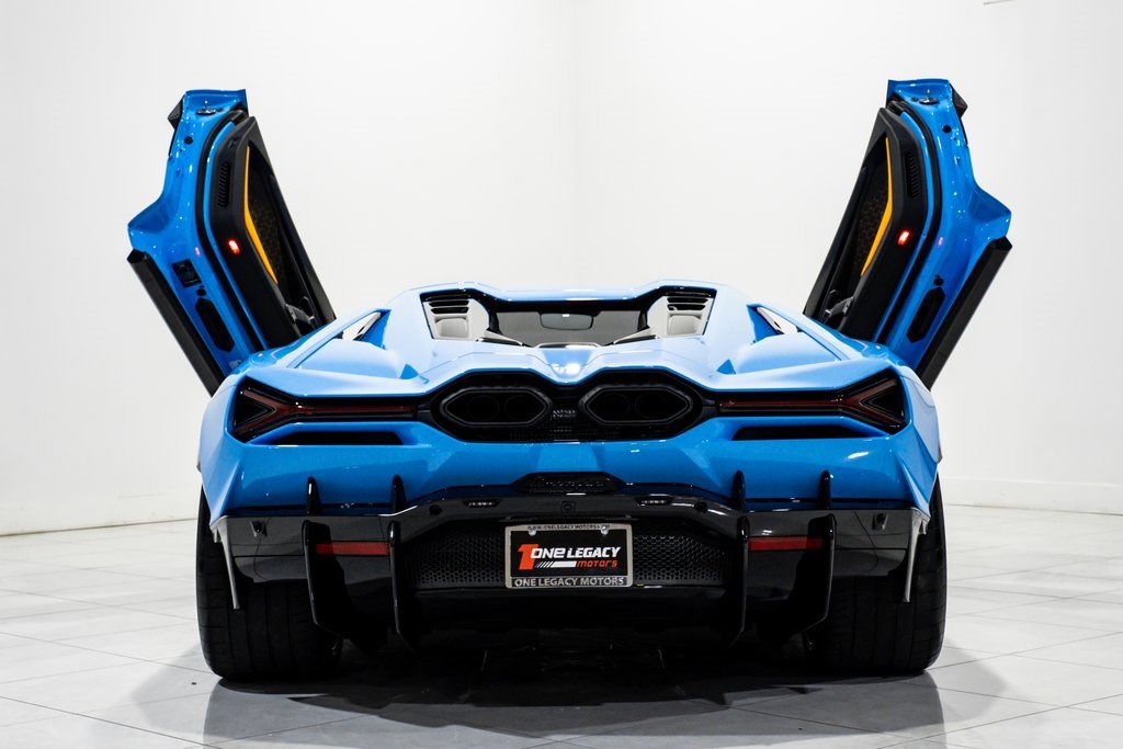 Used 2024 Lamborghini Revuelto image 12
