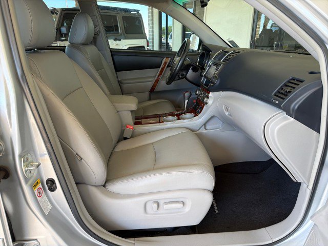 Used 2013 Toyota Highlander Limited FWD image 24