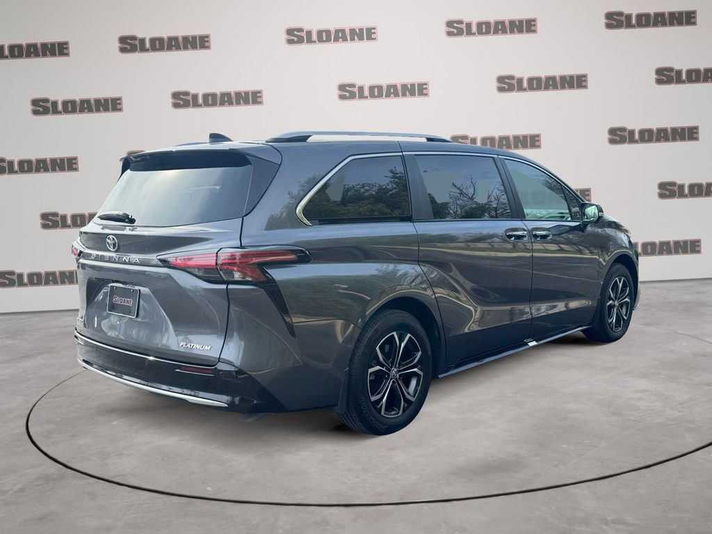 Used 2025 Toyota Sienna Platinum image 5