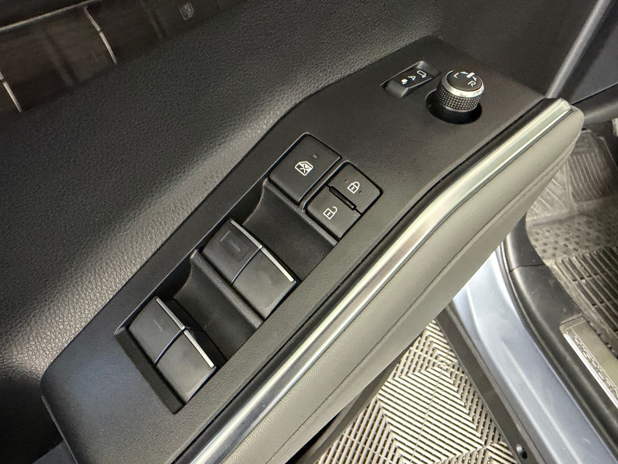 Used 2024 Toyota Highlander Platinum FWD image 12