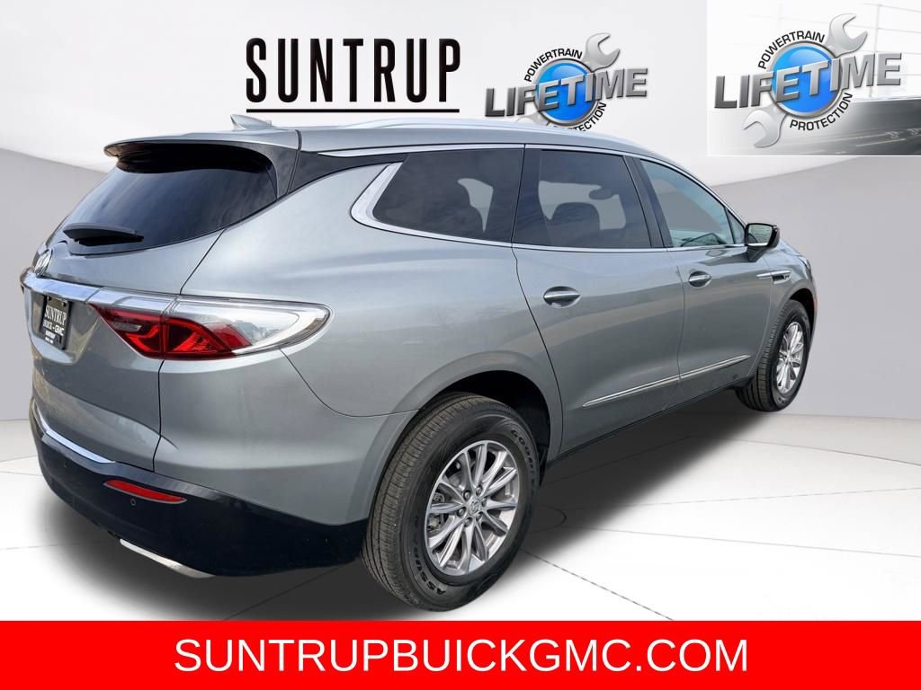 Used 2024 Buick Enclave Essence image 2
