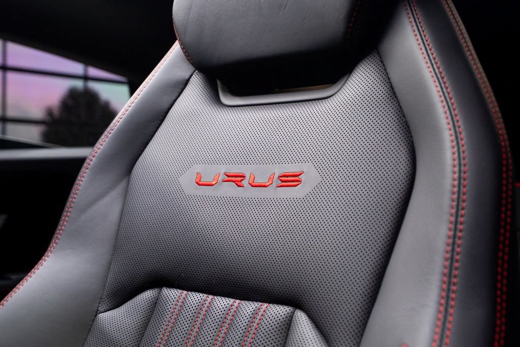 Used 2023 Lamborghini Urus Performante AWD/4WD image 38