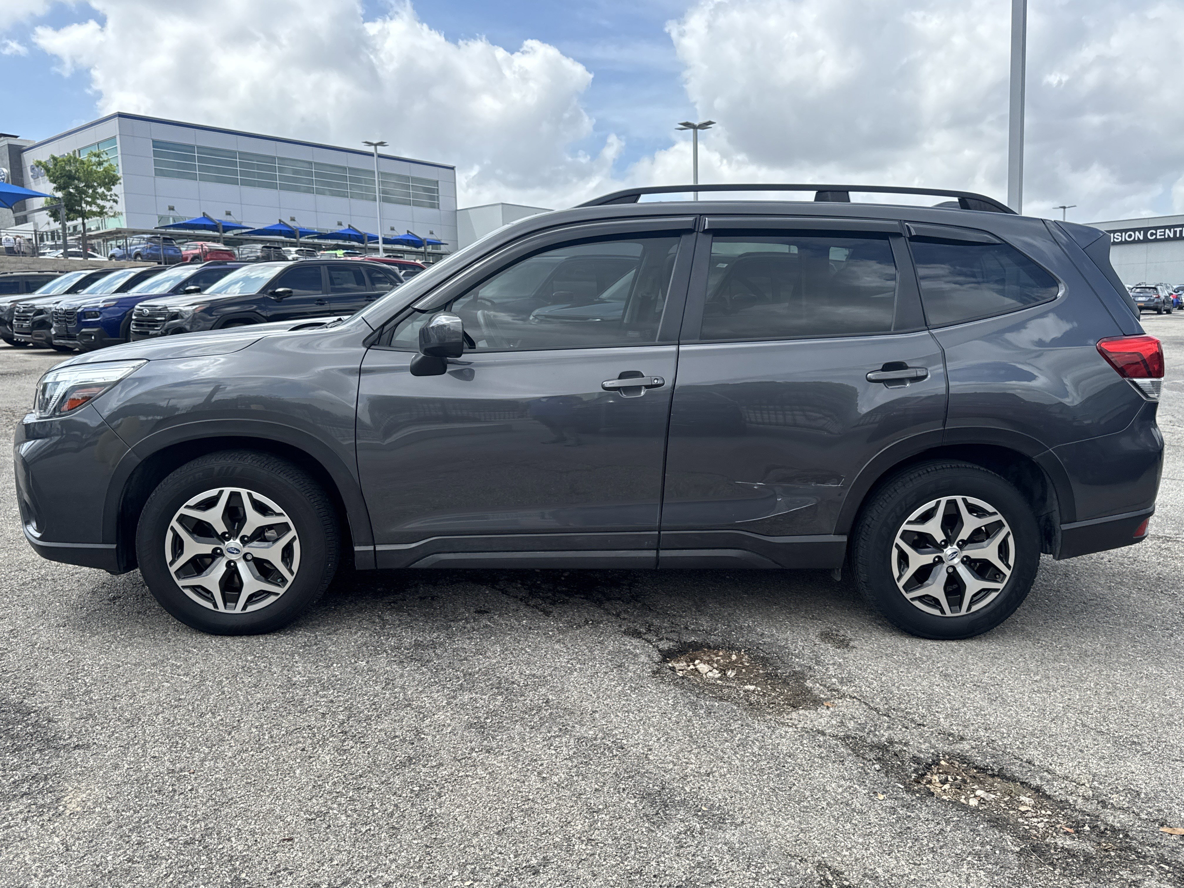 Used 2020 Subaru Forester Premium AWD/4WD image 6
