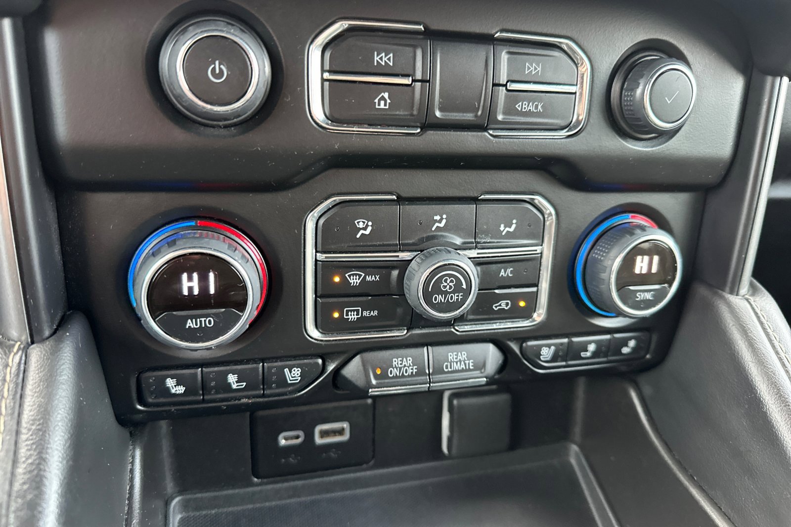 Used 2022 Chevrolet Suburban Premier image 29