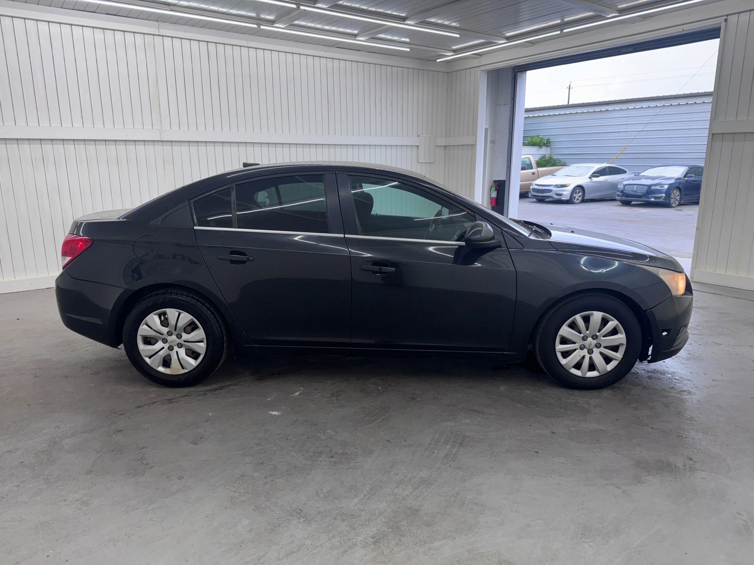 Used 2011 Chevrolet Cruze LT image 4