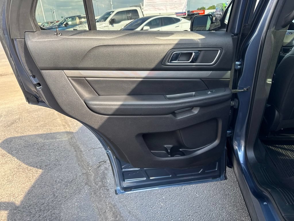 Used 2019 Ford Explorer XLT w/ Equipment Group 202A AWD/4WD image 32