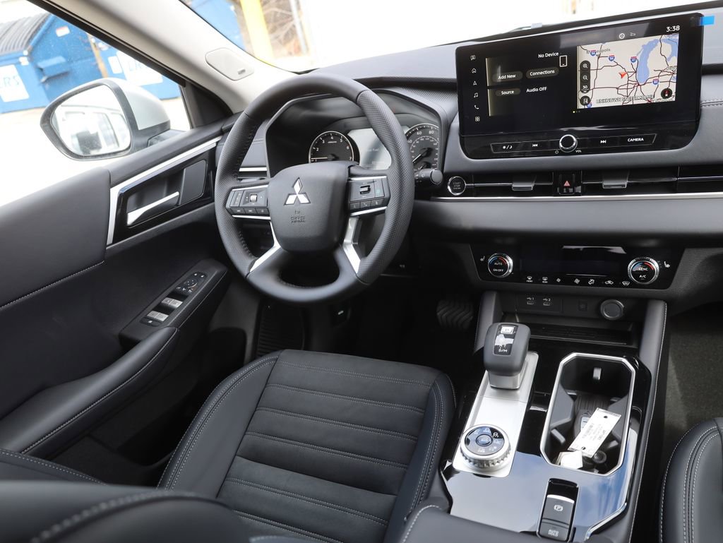 New 2025 Mitsubishi Outlander SE image 20
