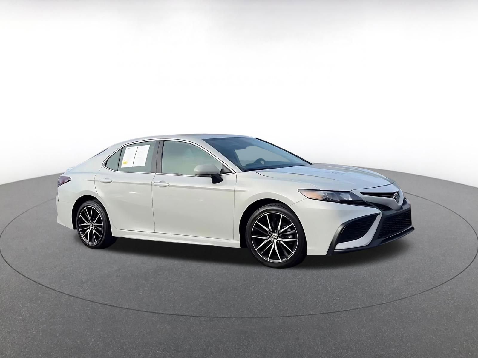 Used 2024 Toyota Camry SE video 2