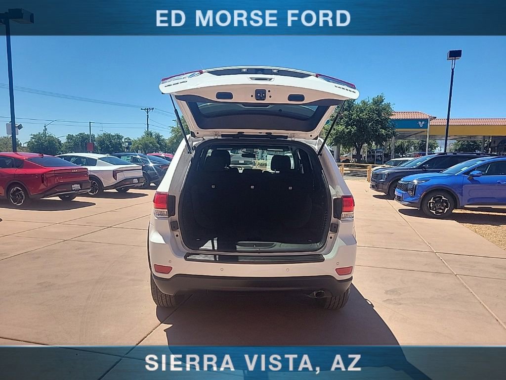 Used 2020 Jeep Grand Cherokee Laredo AWD/4WD image 12