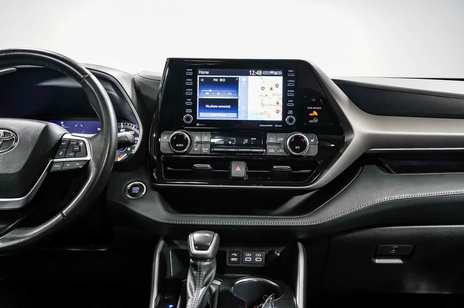 Used 2022 Toyota Highlander XLE FWD image 13