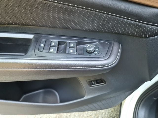 Used 2025 Volkswagen Atlas SE AWD/4WD image 17
