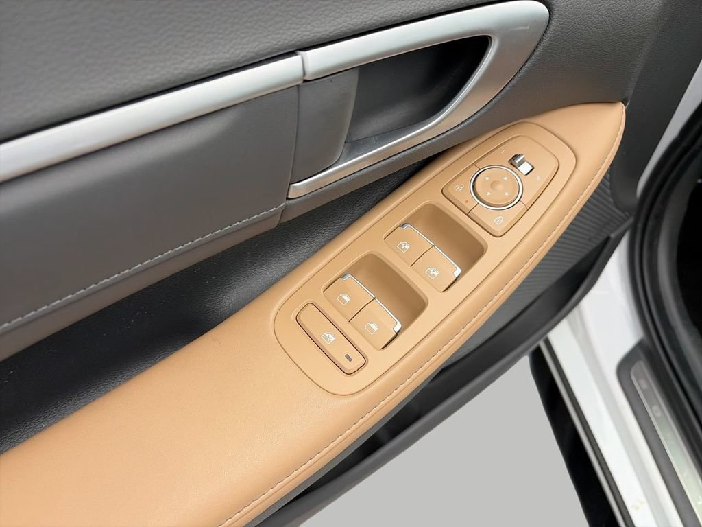 Used 2025 Hyundai Sonata Limited FWD image 14