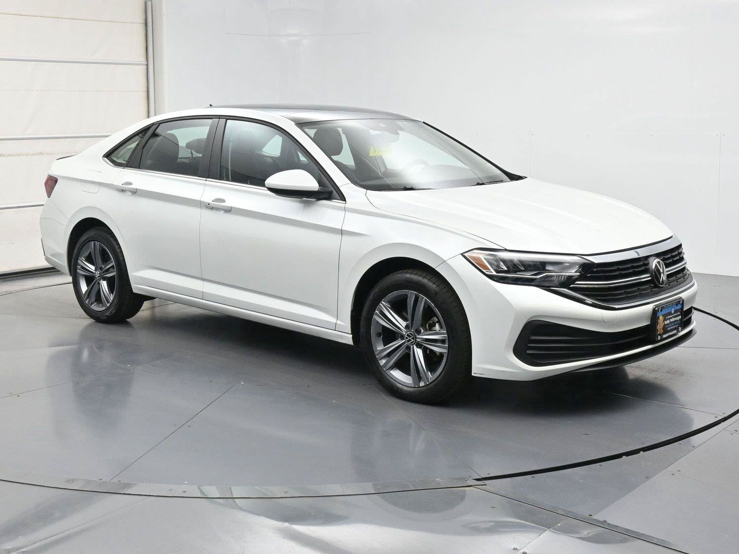 Used 2023 Volkswagen Jetta SE w/ Panoramic Sunroof Package FWD image 27