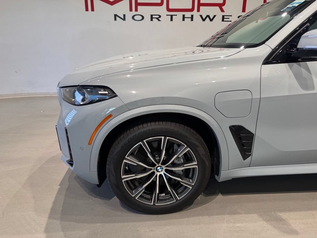 Used 2026 BMW X5 xDrive50e w/ M Sport Package AWD/4WD image 3