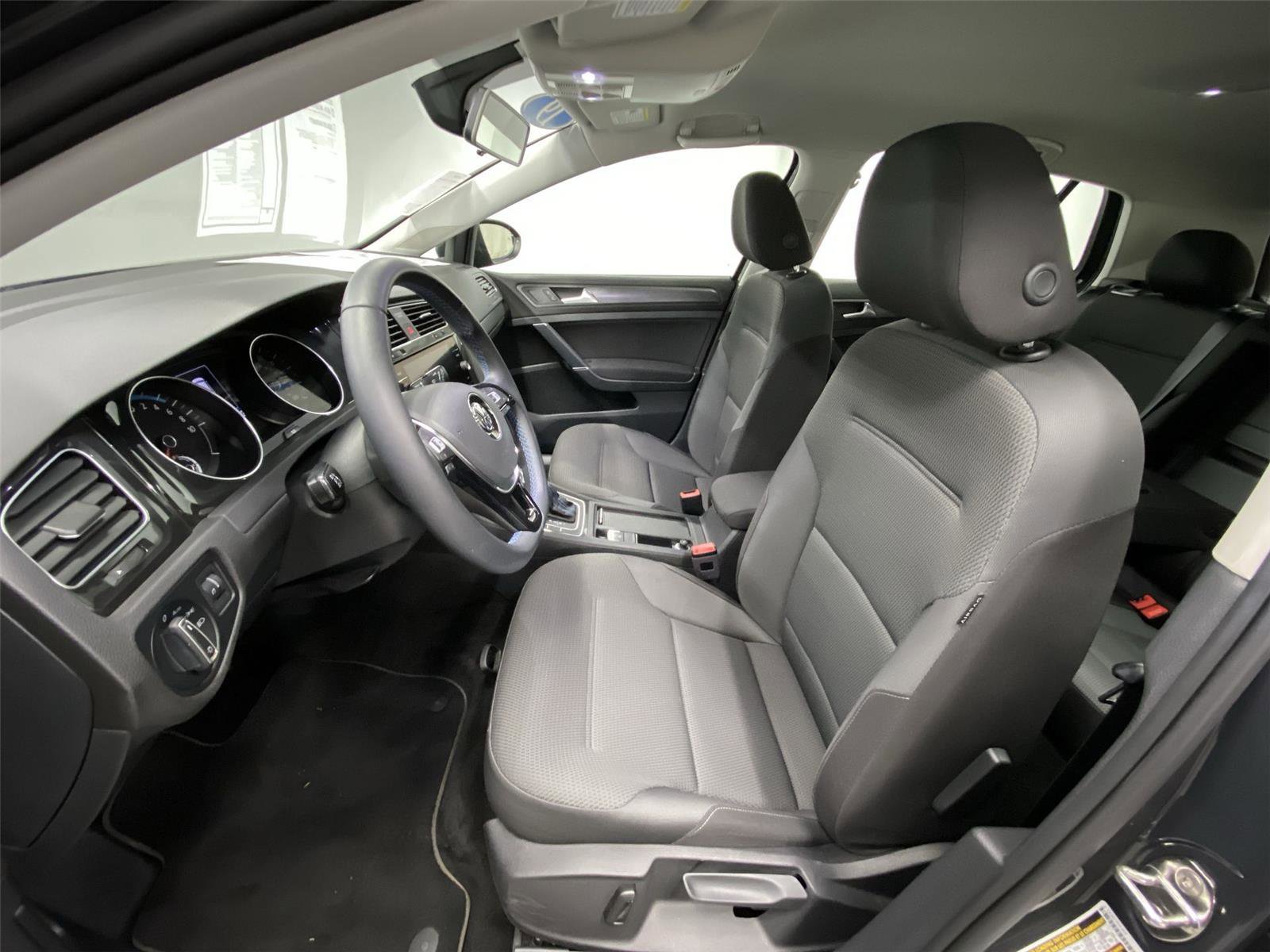 Used 2019 Volkswagen e-Golf SE w/ Driver Assistance Package image 17