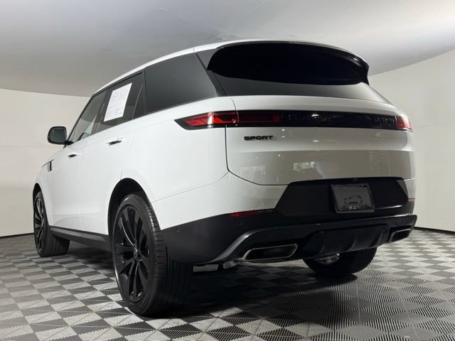 Used 2025 Land Rover Range Rover Sport SE AWD/4WD image 4