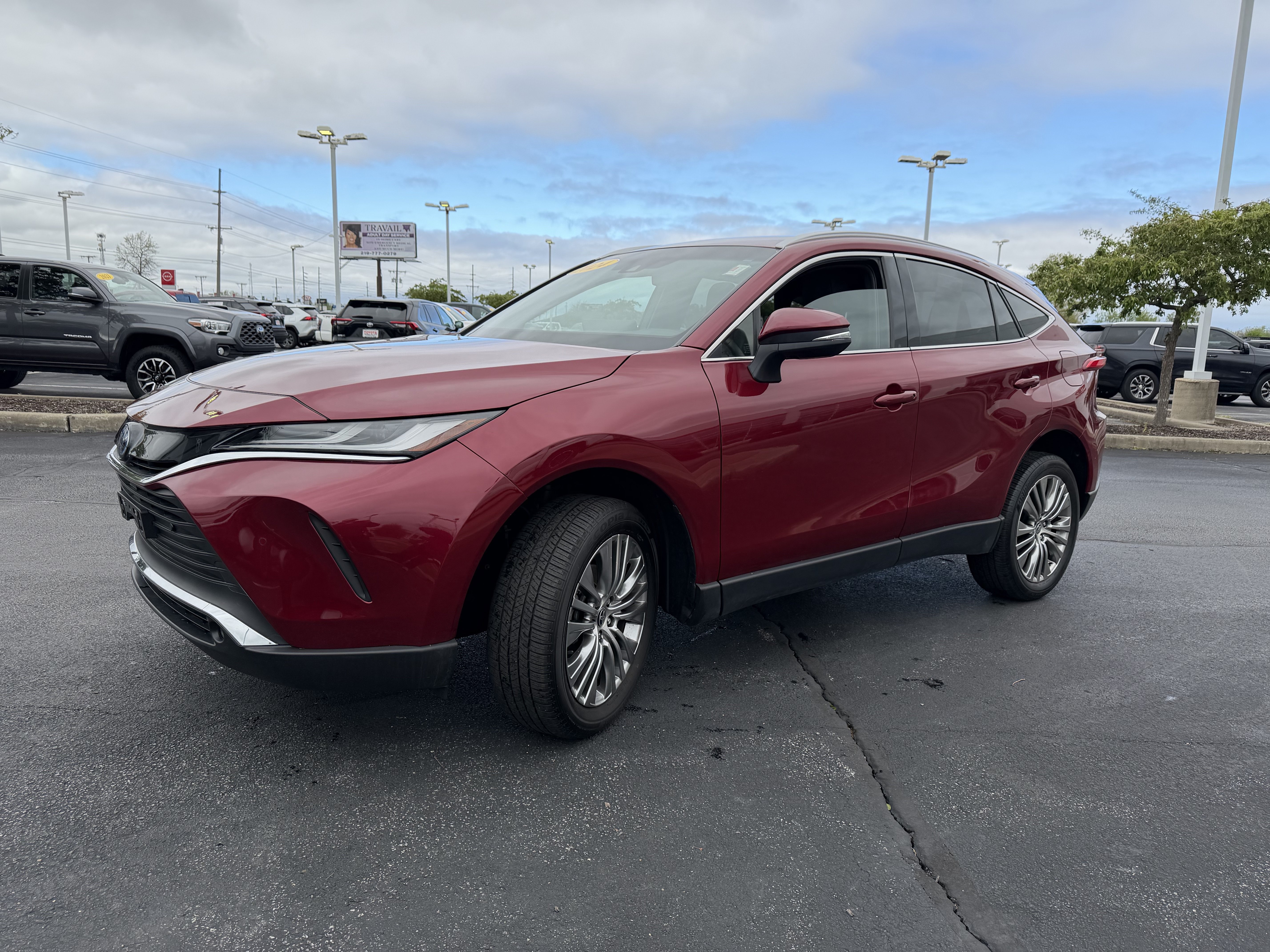 Certified 2024 Toyota Venza XLE AWD/4WD image 4