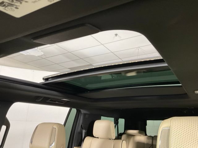 Certified 2024 Cadillac Escalade ESV Premium Luxury w/ Performance Package AWD/4WD image 24