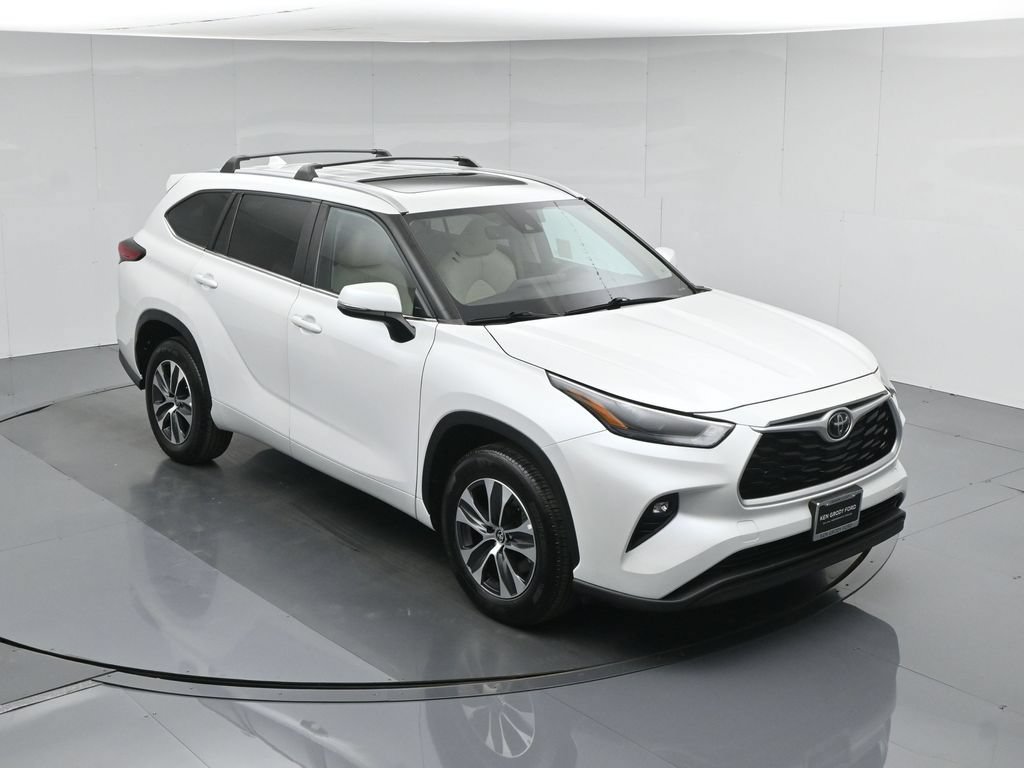 Used 2023 Toyota Highlander XLE FWD image 41
