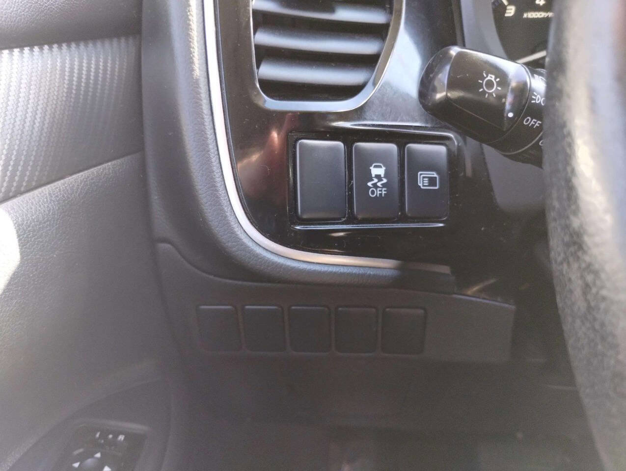 Used 2015 Mitsubishi Outlander SE image 27