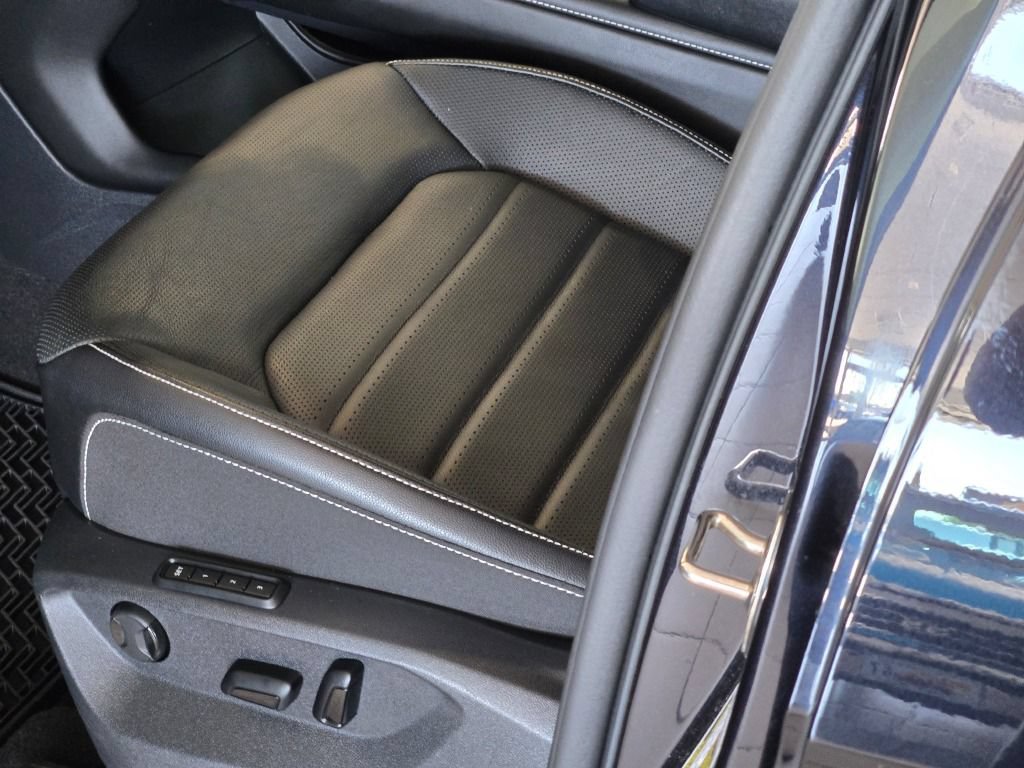 Used 2024 Volkswagen Atlas SEL AWD/4WD image 25