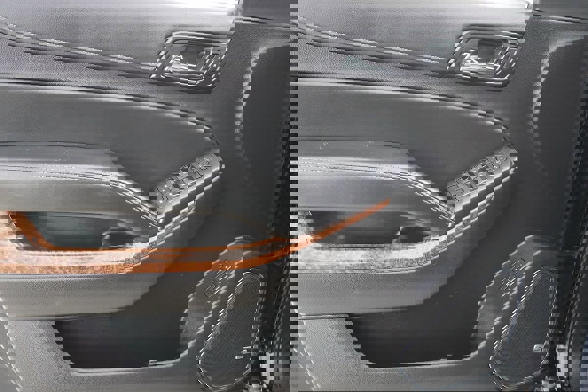 Used 2016 Chevrolet Suburban LTZ image 30