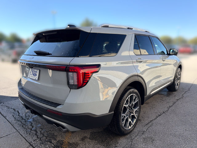 New 2027 Ford Explorer Platinum w/ 3.0L Ultimate Package AWD/4WD image 6