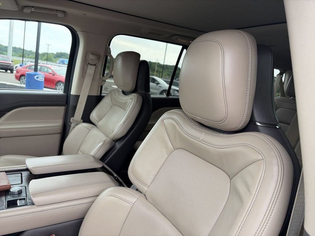 Used 2024 Lincoln Navigator L Reserve w/ Monochromatic Package AWD/4WD image 11