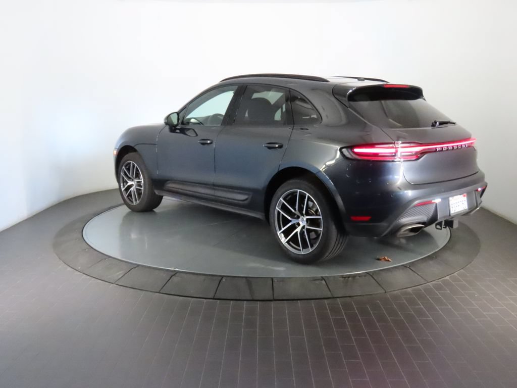 Certified 2025 Porsche Macan AWD/4WD image 3